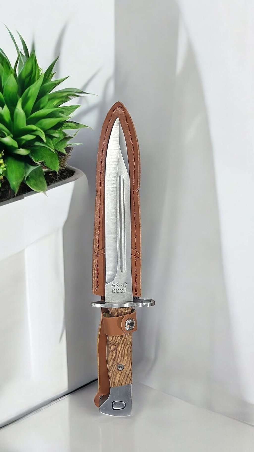 Baionetă AK-47 CCCP cu Mâner din Lemn și Toc din Piele – 30 cm,En-gros