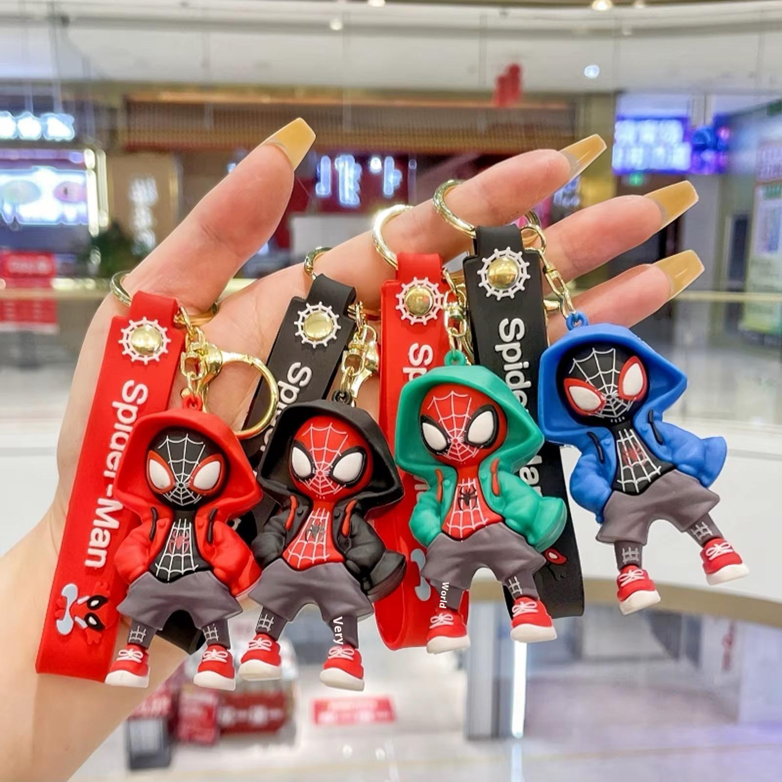Breloc erou urban 3D cu figurina haioasa si curea colorata – cadou original pentru pasionati, En-gros