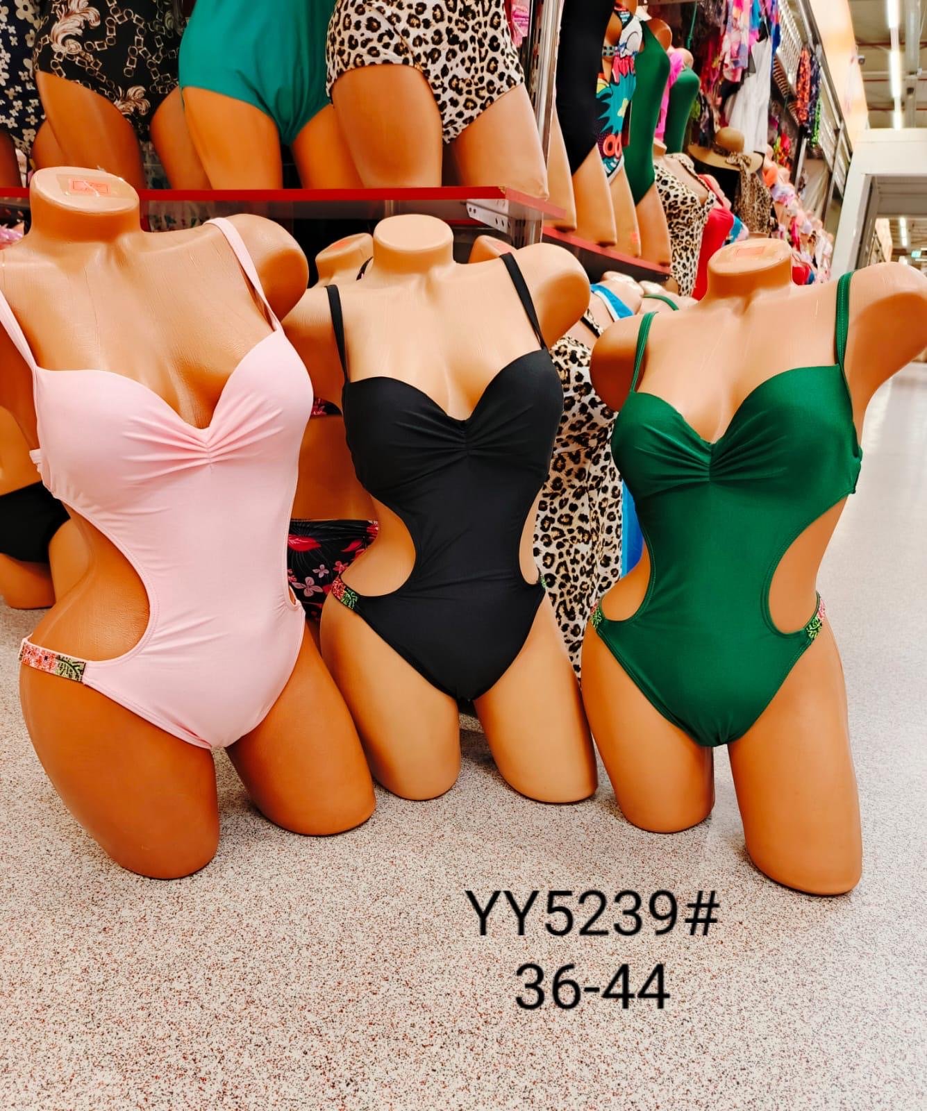 Costum de baie en gross o piesă