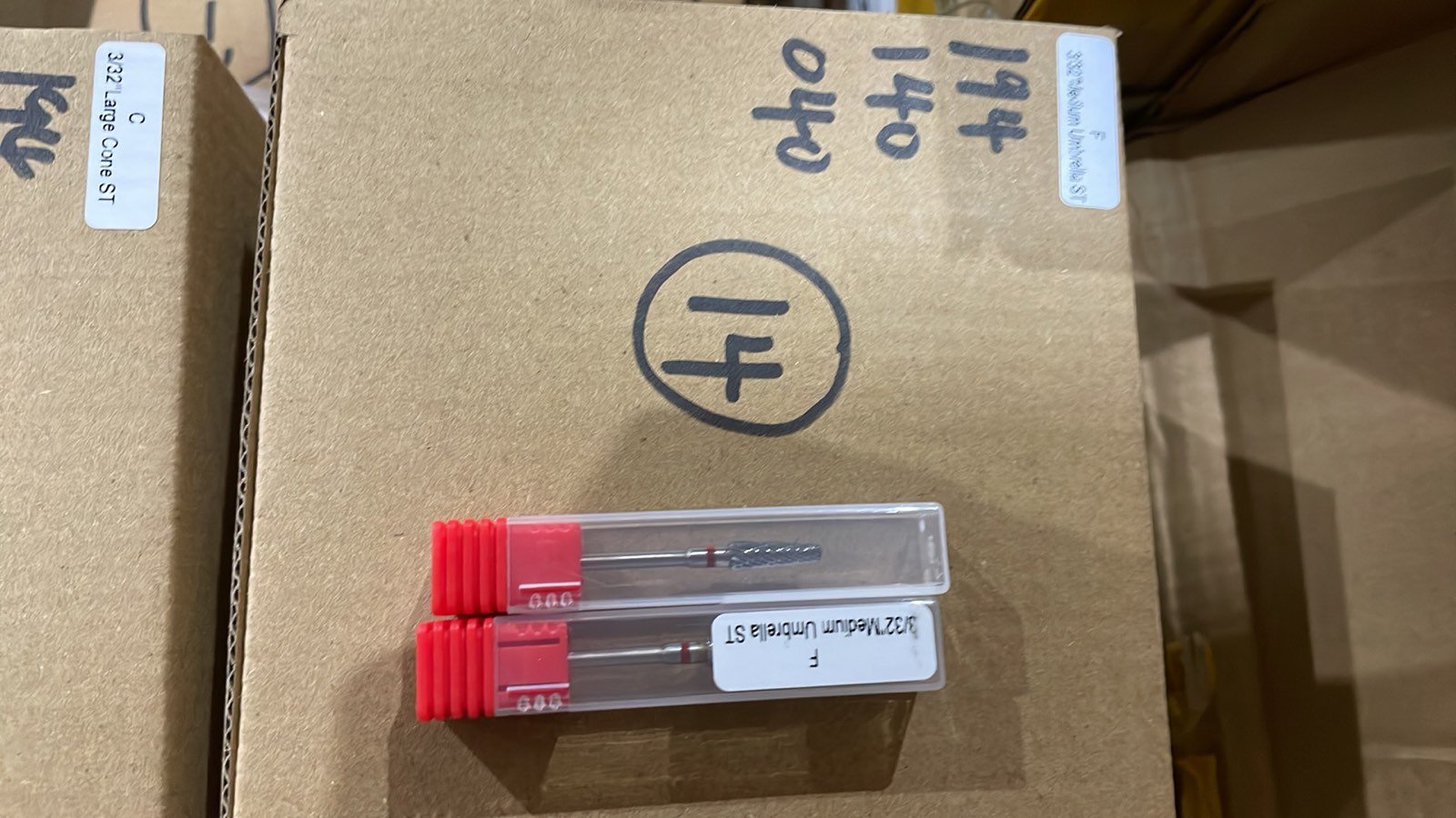 Capăt de freză din carbură cu brâu roșu F 3/32 Medium Umbrella ST Engros
