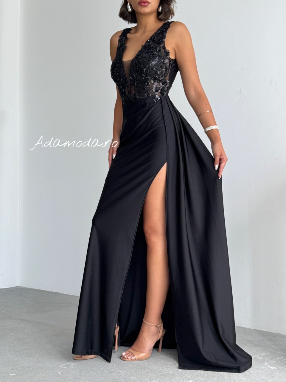Rochie angro lunga eleganta cu detalii din paiete