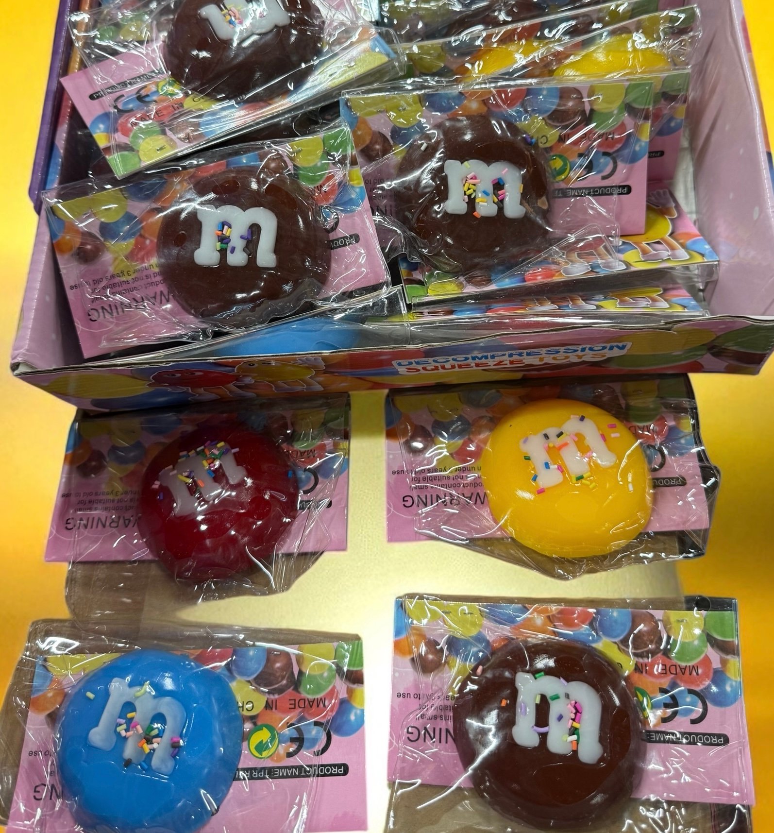 Squishy Antistres M&M – Jucărie Relaxantă în Formă de Bomboană,En-gros