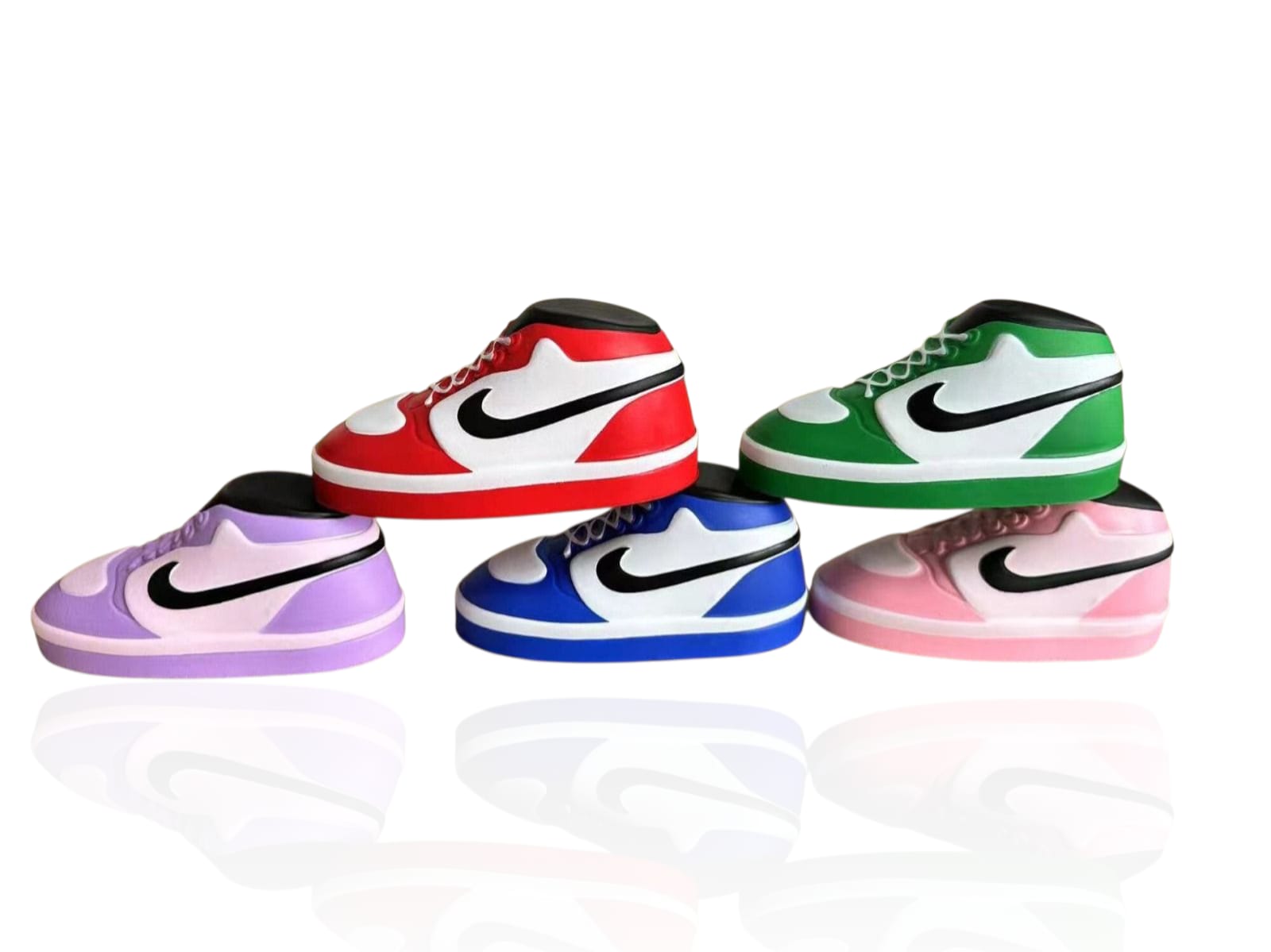 Figurină decorativă în formă de sneaker – model sport, multicolor
