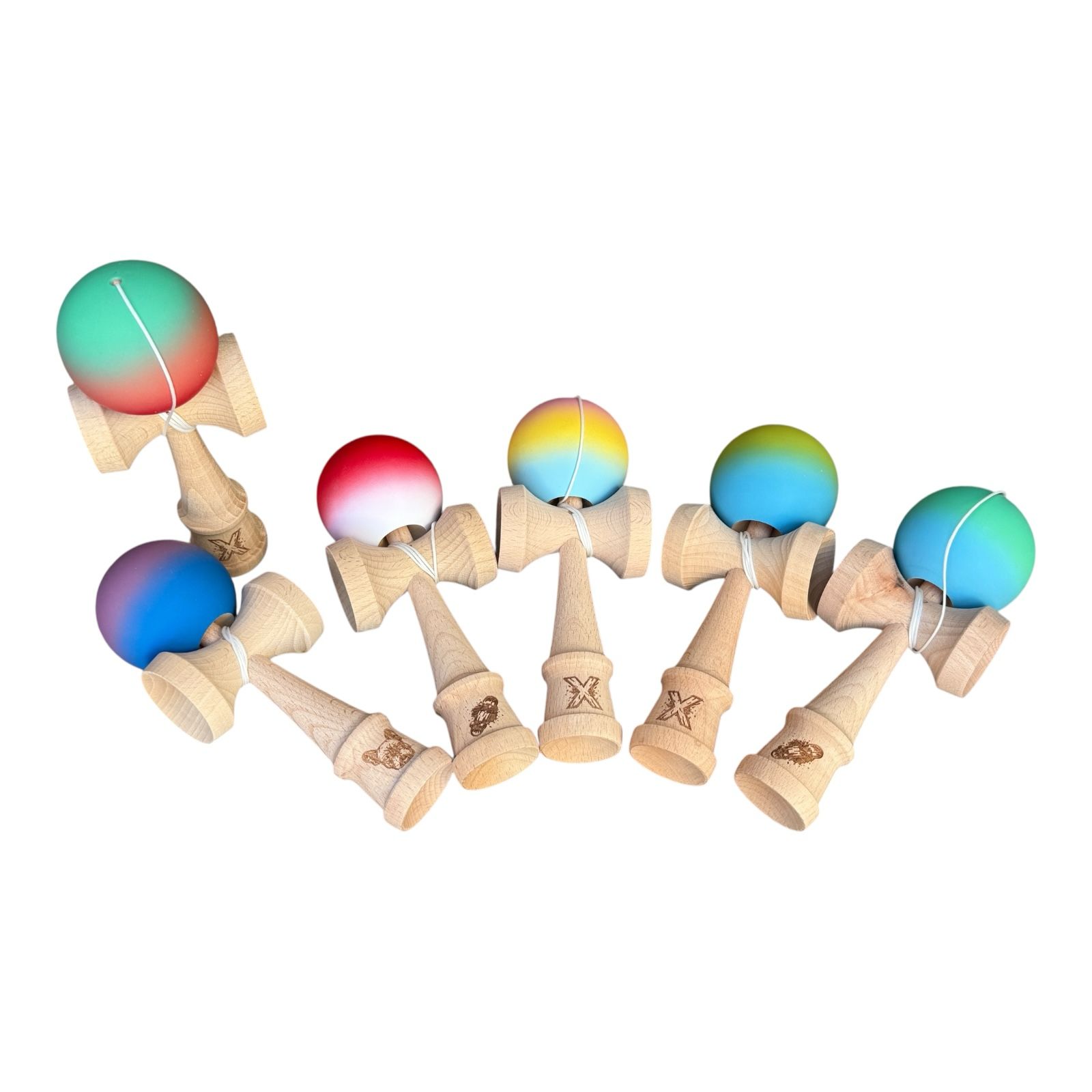 Kendama din lemn gravat 18 cm cu bila color gradient – culori mixate