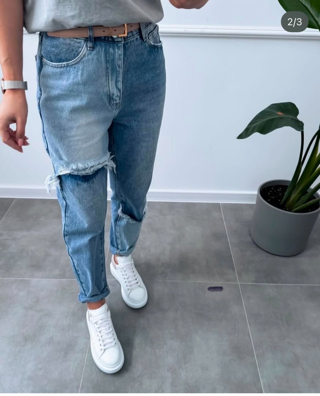 Blugi angro mom fit cu taietura asimetrica