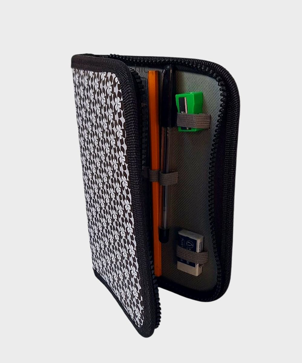 ​Penare școlare echipate din material textil 1 fermoar negru cu alb