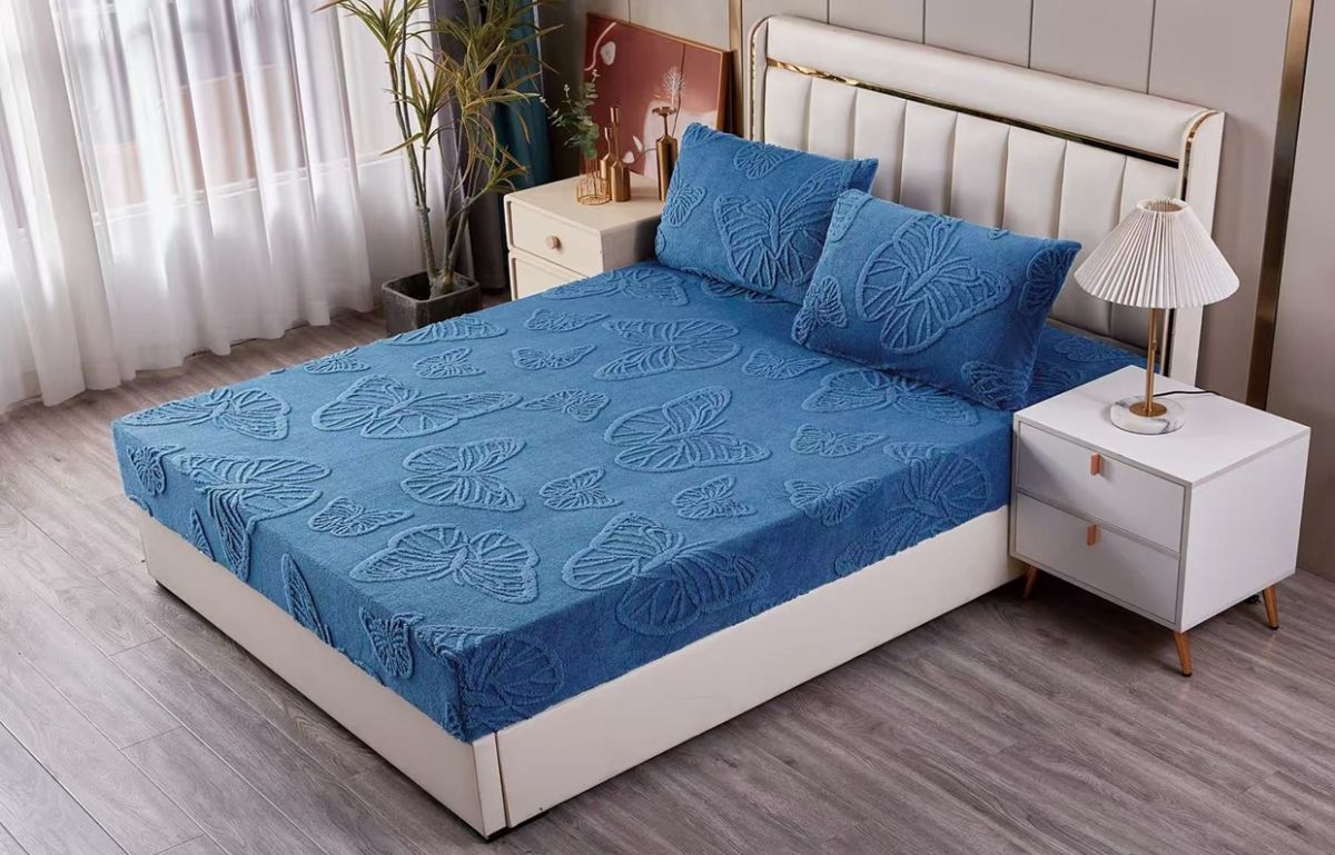 Husa cocolino cu model fluturi 3D + 2 fețe pernă