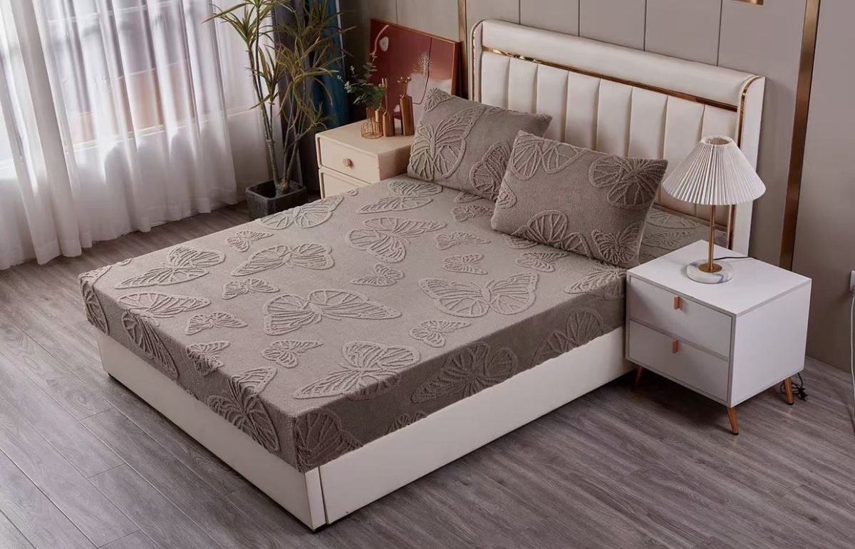 Husa cocolino cu model fluturi 3D + 2 fețe pernă