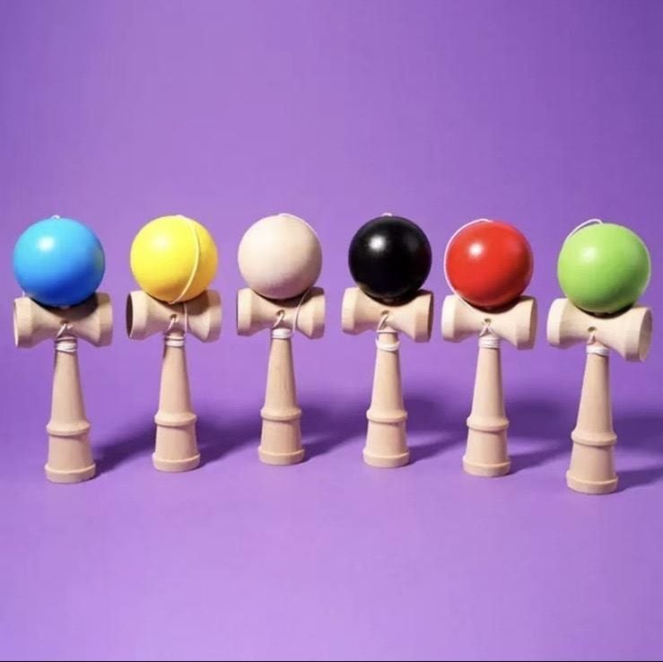 Kendama 18cm, cu Bila 6cm, cupa 3,5, din Lemn, diverse culori, Engros