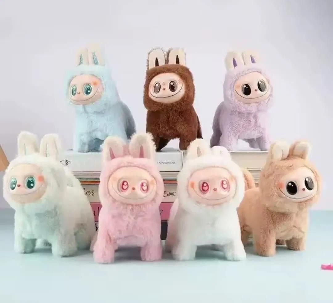 Jucarie interactiva din plus Bubu Adorabil, aprox 18cm, diverse culori, merge si scoate sunete, en-gros