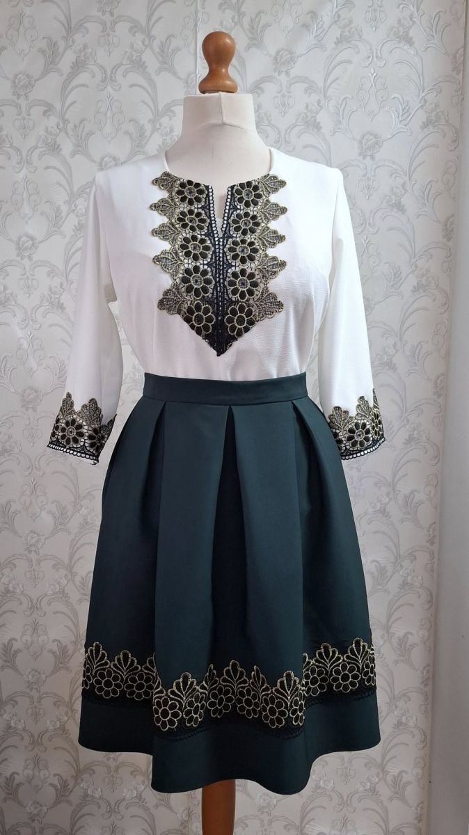 FUSTA VERDE  IN PLIURI CU BRODERIE- ENGROS