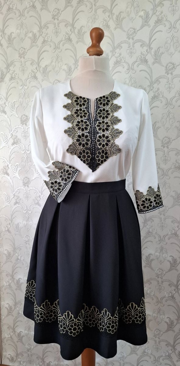 FUSTA NEAGRA  IN PLIURI CU BRODERIE- ENGROS