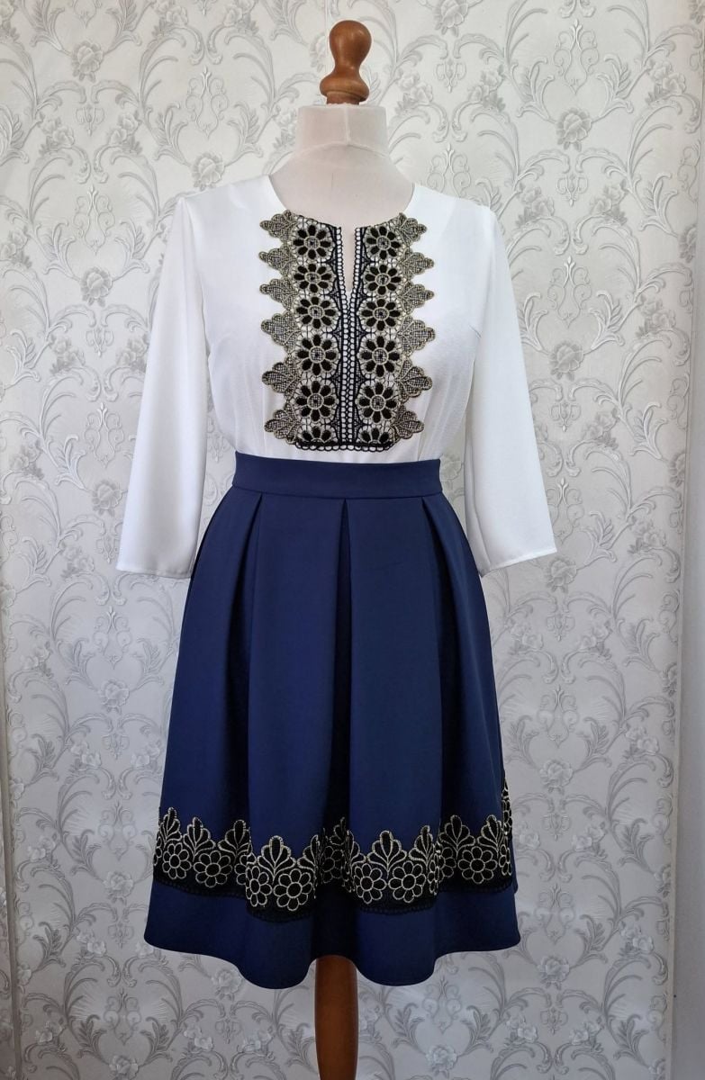 FUSTA ALBASTRA IN PLIURI CU BRODERIE- ENGROS