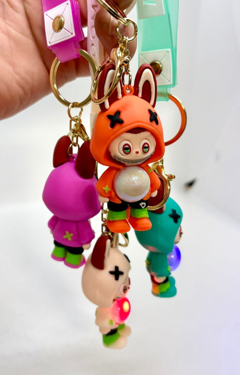 Breloc figurina plastic, 7 cm, Labubu Street cu lumini, Engros