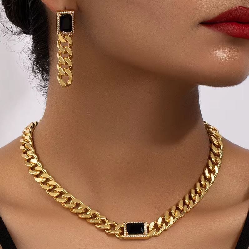Set Cadou Cercei si Lant, Femei, Model Cubanez, Piatra neagra, Metalic, Auriu Engros