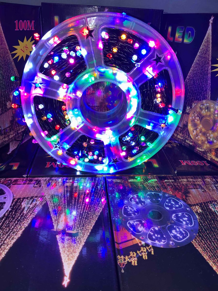 Instalatie de Craciun Engros , tip rola 100M (real) , 480 leduri rotunde , led-uri model V8 diamant , 8 Jocuri de Lumini , culoare multicolor , interior si exterior