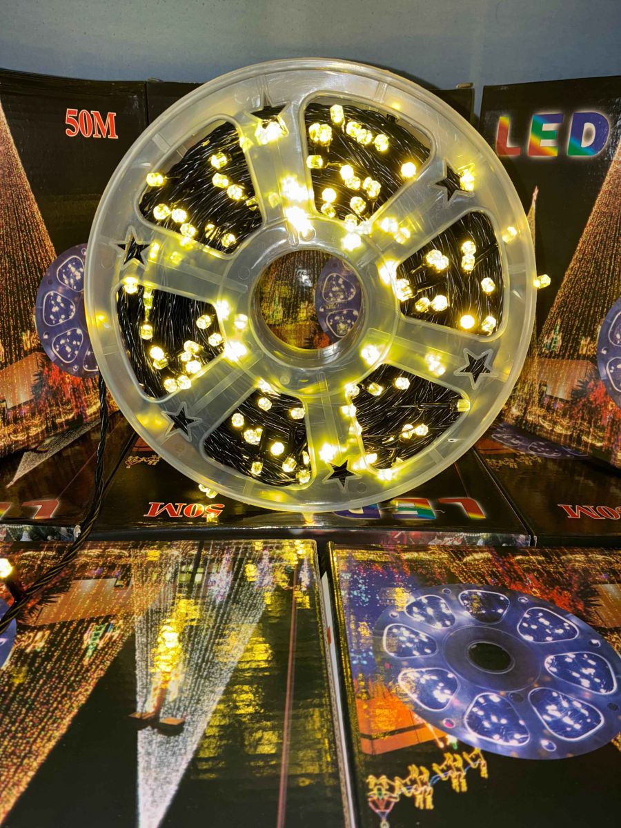 Instalatie de Craciun Engros , tip rola 50M (real) , 240 leduri rotunde , led-uri model V8 diamant , 8 Jocuri de Lumini , culoare alb cald , interior si exterior