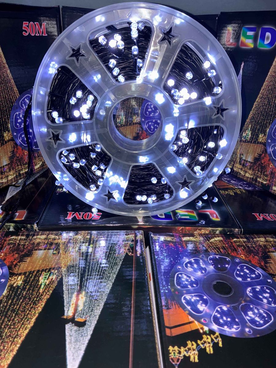 Instalatie de Craciun Engros , tip rola 50M (real) , 240 leduri rotunde , led-uri model V8 diamant , 8 Jocuri de Lumini , culoare alb rece , interior si exterior