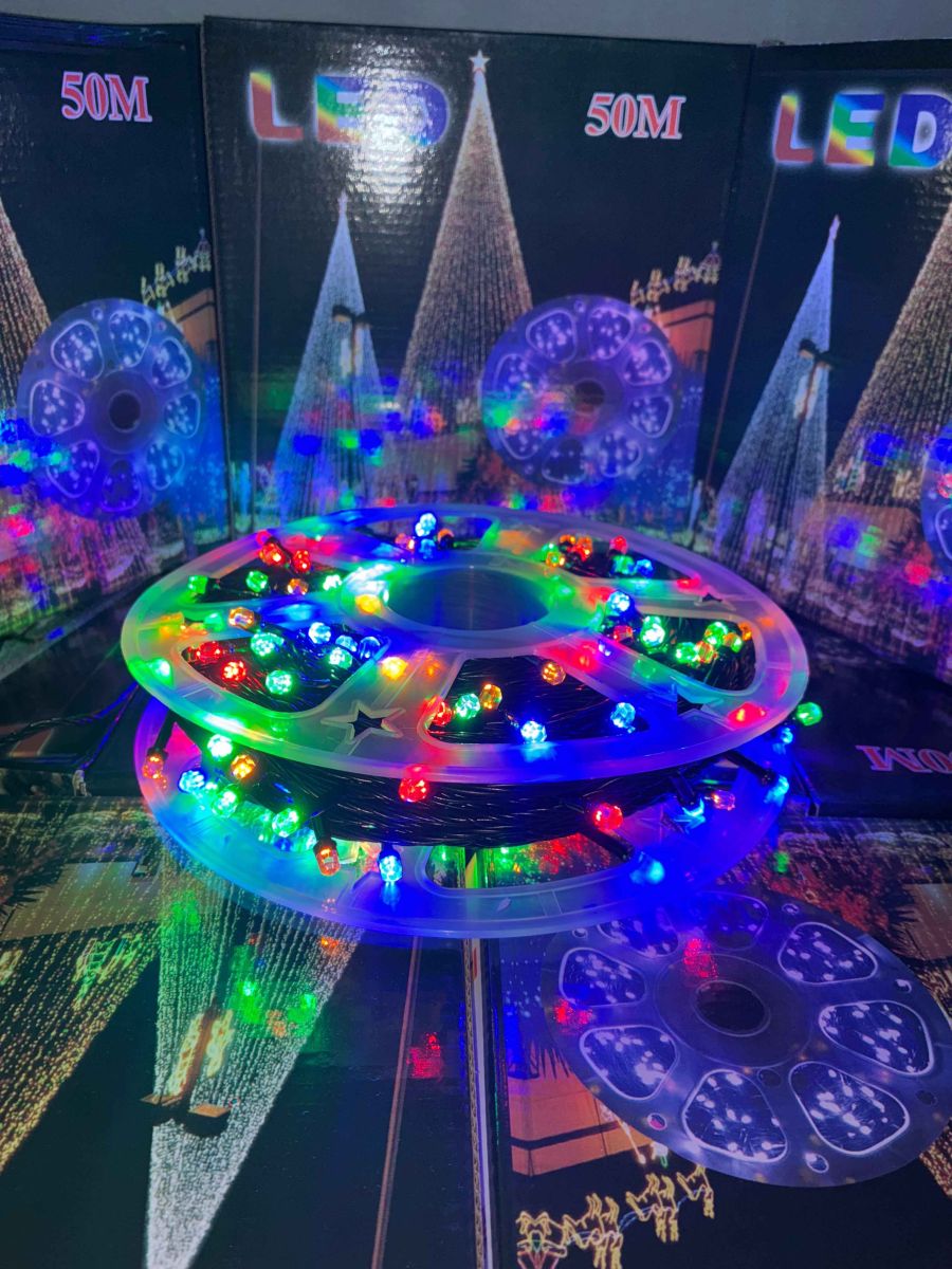 Instalatie de Craciun Engros , tip rola 50M (real) , 240 leduri rotunde , led-uri model V8 diamant , 8 Jocuri de Lumini , culoare multicolor , interior si exterior