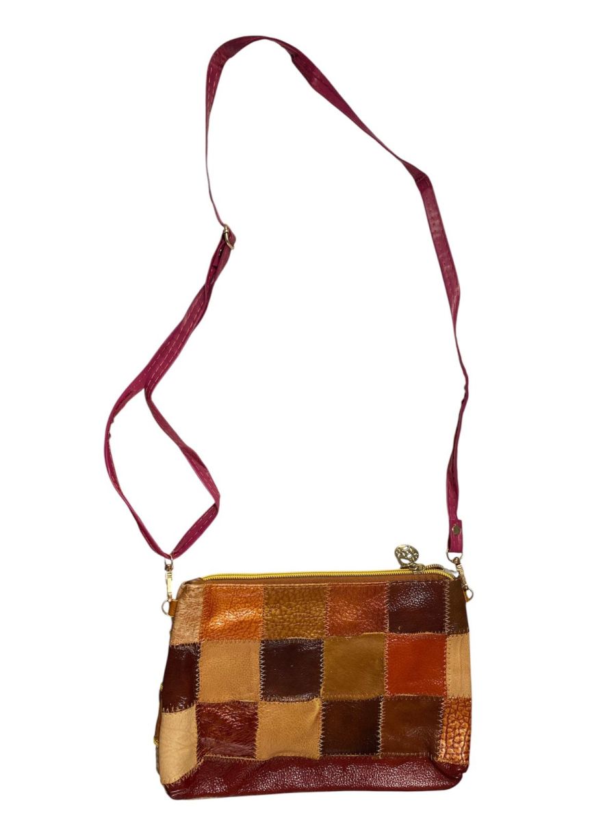 Geanta din piele, diverse combinatii de culori, dimensiuni: 24 x 16.5 cm