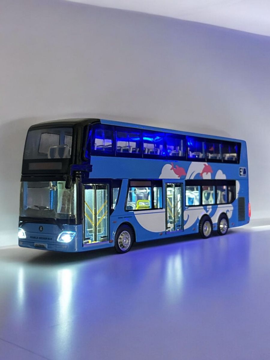 Macheta Autobuz, din Metal, cu Lumini Ambientale in Interior si Sunete realistice de Motor si Alarma, cu Functie Pull-Back, cu Functie de Deschidere a Usilor