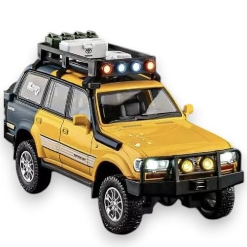 Macheta Toyota Land Cruiser, din Metal, cu Sunete, Lumini, Functie Pull-Back, Accesorii, Usi, Capota si Portbagaj Deschizatoare