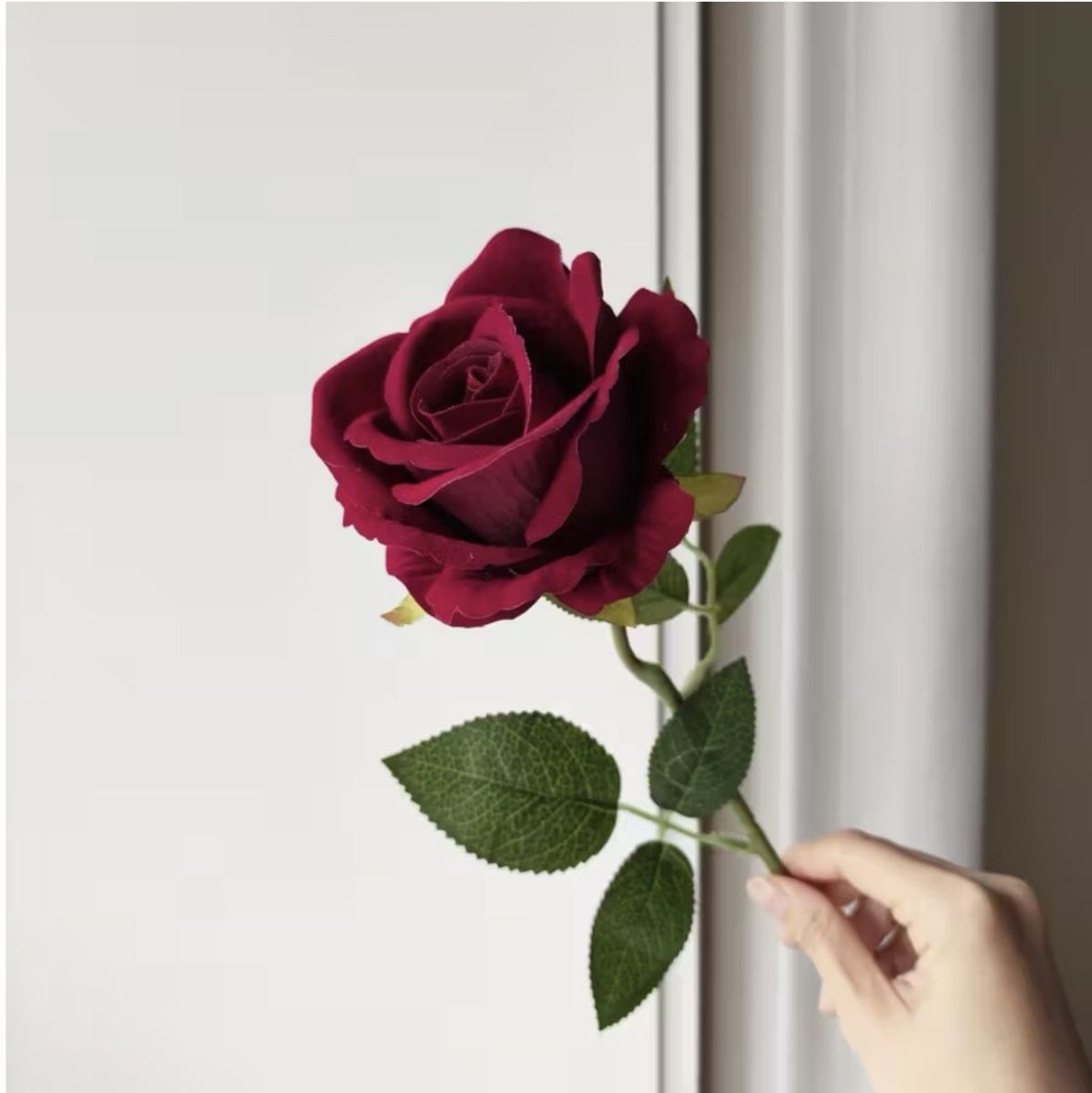 Trandafir rosu artificial premium din matase – aspect natural, 45 cm, floare decorativa eleganta pentru cadouri si aranjamente Engros