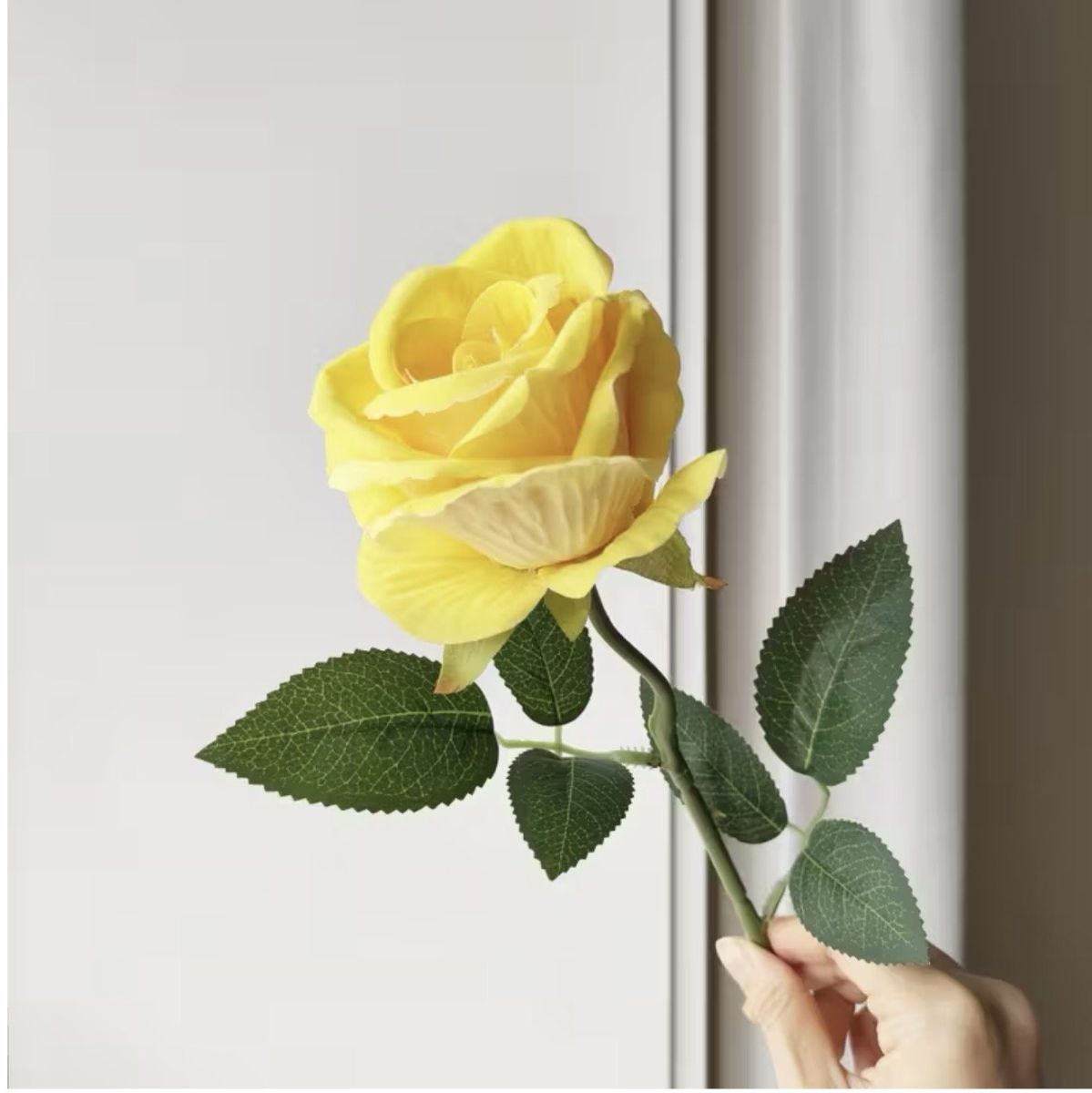 Trandafir galben artificial premium din matase – aspect natural, 45 cm, floare decorativa eleganta pentru cadouri si aranjamente Engros