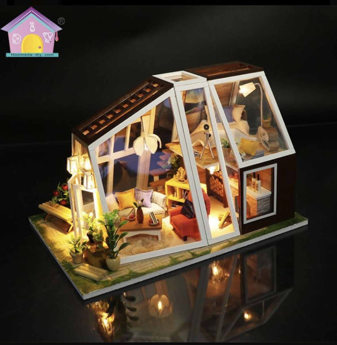 Casă Miniaturală DIY din Lemn cu Iluminare LED și Mobilier Realist – Kit Creativ Hoomeda Model M902 23.5x17x15 cm, En-gros