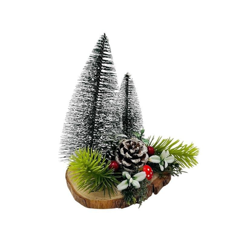 Decoratiune Craciun cu 2 brazi pe suport din lemn natur – con si bobite rosii – pentru masa, semineu sau birou, 16x13x13cm