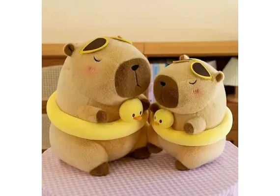 Jucarie din plus Capibara cu ochelari de soare si colac ratusca, aprox 30cm,