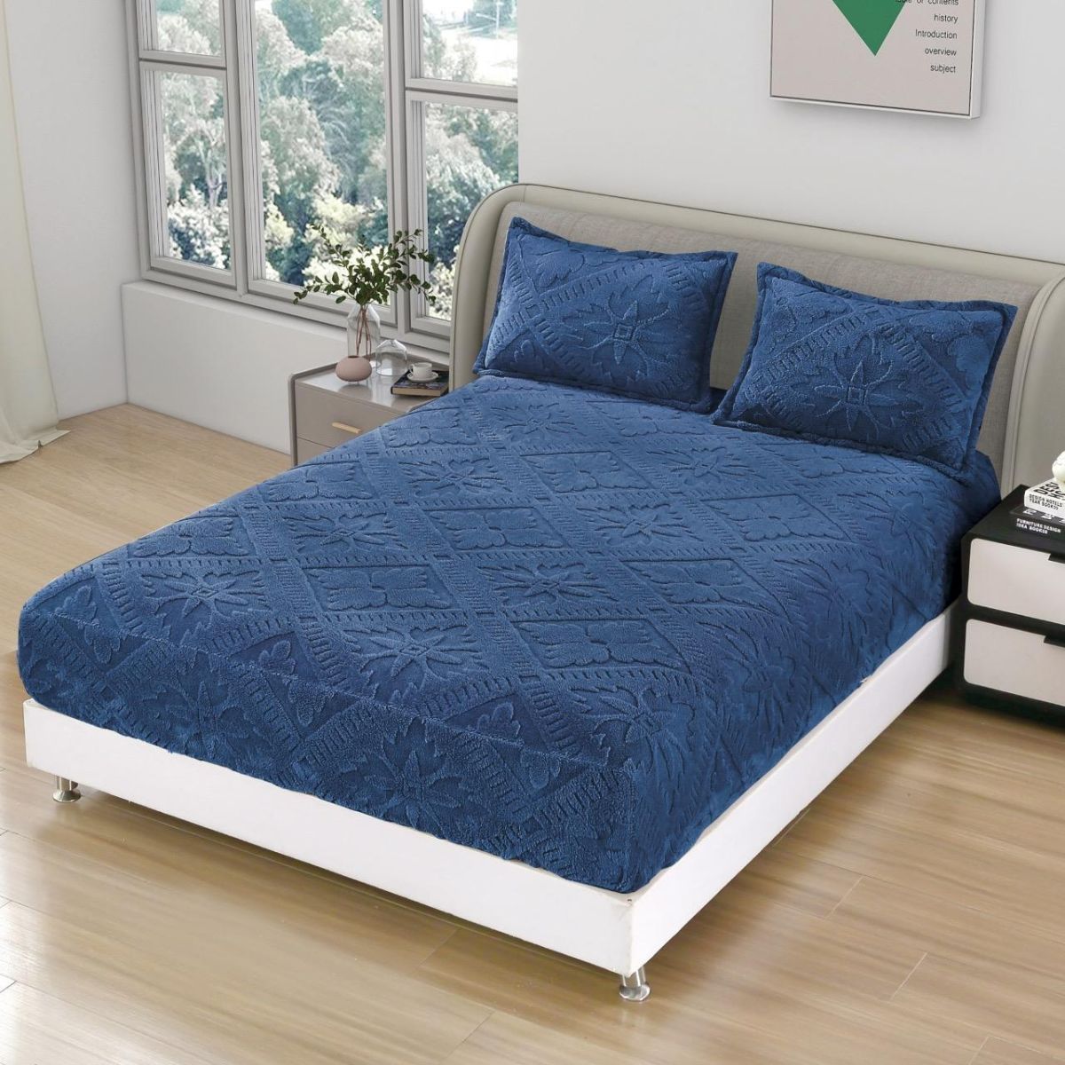 TRIO Huse En-Gros, SERIE 3 CULORI, cu Elastic, 3 Piese, 180x200cm, Material Cocolino Premium Tricotat, Model in Relief, cu 2 Fete de Perna Incluse