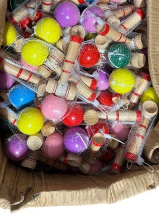 Jucarie Engros din lemn, kendama, model colorat