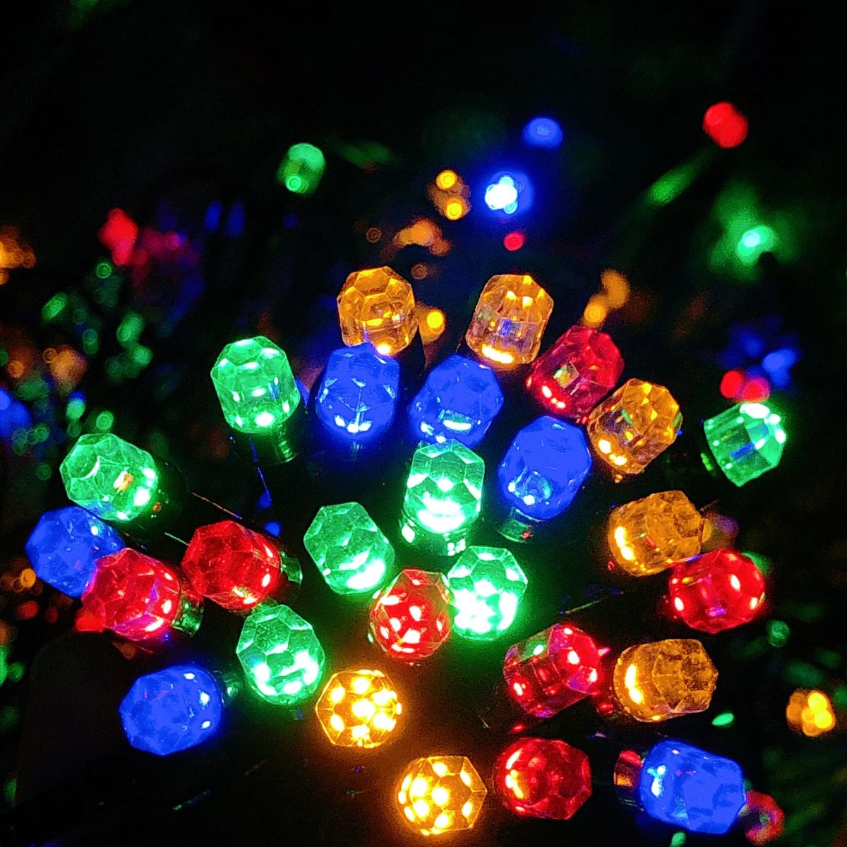 Instalație rola 500 LED – 50 metri, fir alb bec multicolor Diamant engros