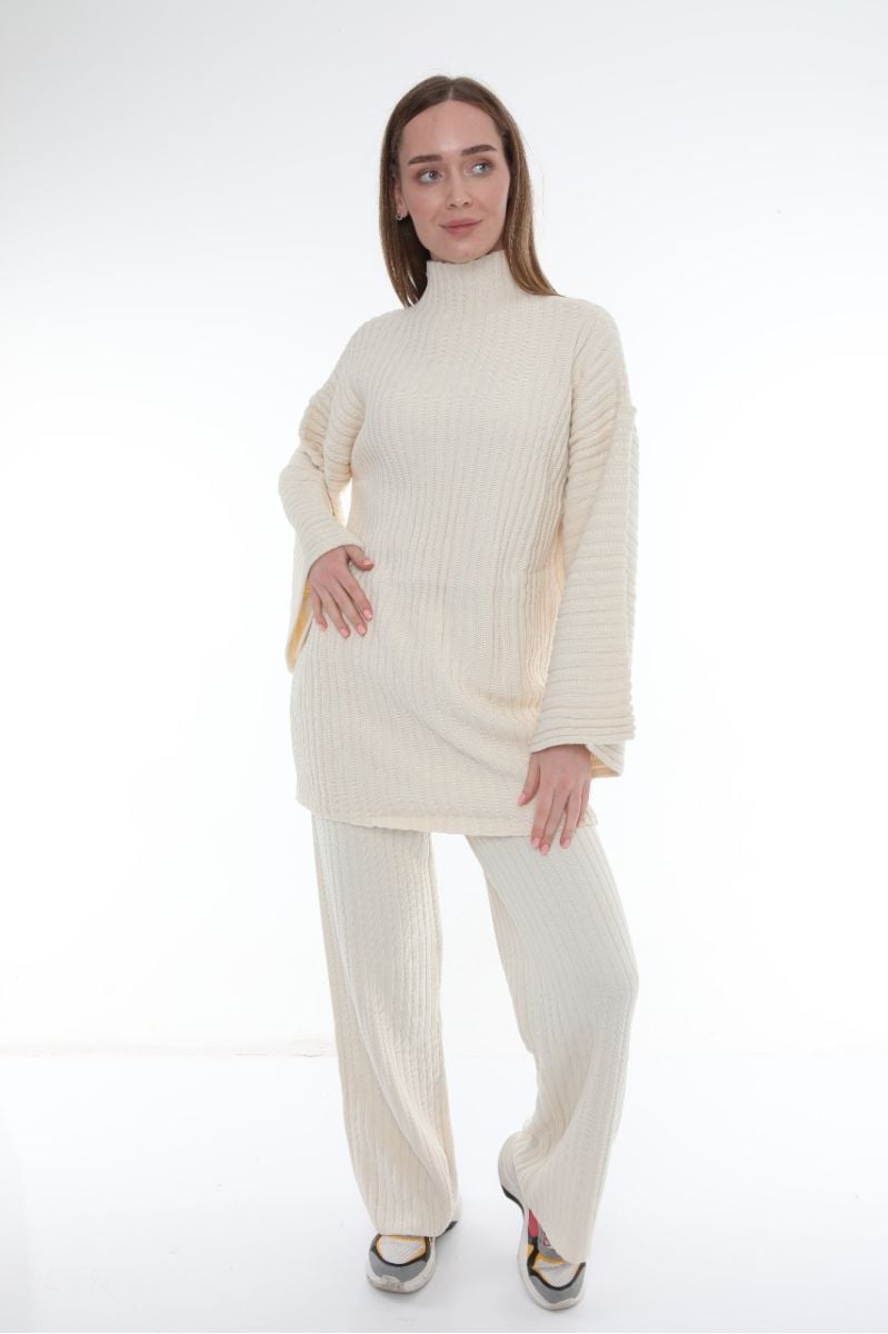 Compleu evazat din tricot uni Alb