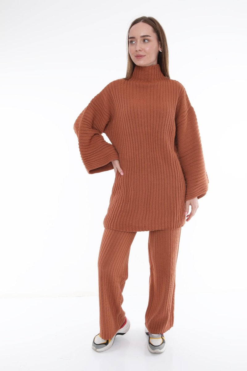 Compleu evazat din tricot uni Caramiziu