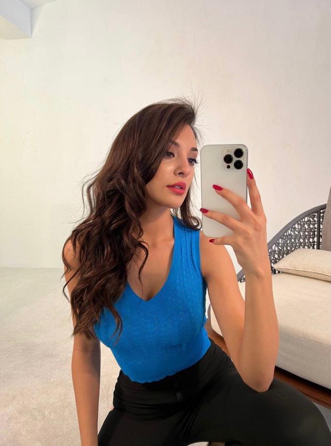 Maieu dama uni, cu bretele late