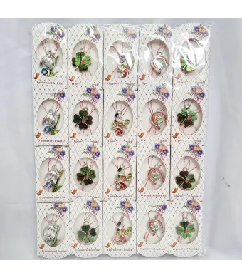 Martisoare in cutiuta cu pandant de plastic set engros 40/buc