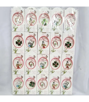 Martisoare in cutiuta cu pandant de plastic set engros 40/buc