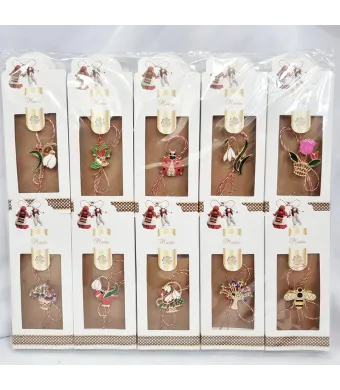 Martisoare in cutiuta cu brosa metal carton alb engros set 20/buc