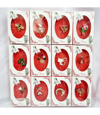 Martisoare in cutiuta brosa metal engros  set 24/buc