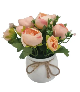 Aranjament floral in ghiveci de plastic 20 cm inaltime