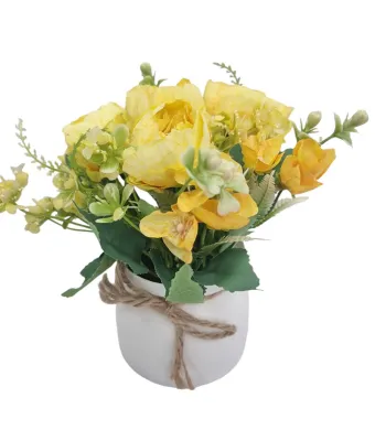 Aranjament floral in ghiveci de plastic 20 cm inaltime