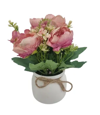 Aranjament floral in ghiveci de plastic 20 cm inaltime