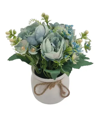 Aranjament floral in ghiveci de plastic 20 cm inaltime