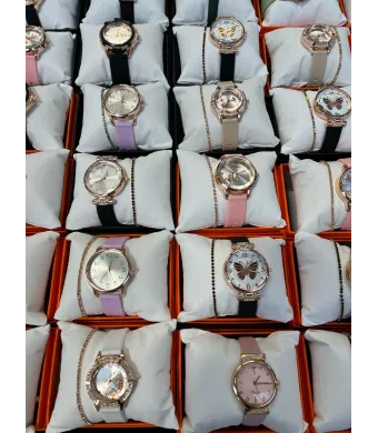 Ceas de mâna-dama+ brățara in cutie pentru cadou en-gros