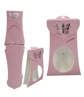 Carton martisor tip gentuta engros pentru brose set 100/buc  7 x 11 x 2 cm