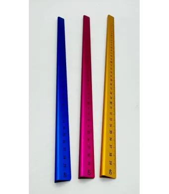 ​Rigla Engros din metal, 40cm, forma triunghiulara