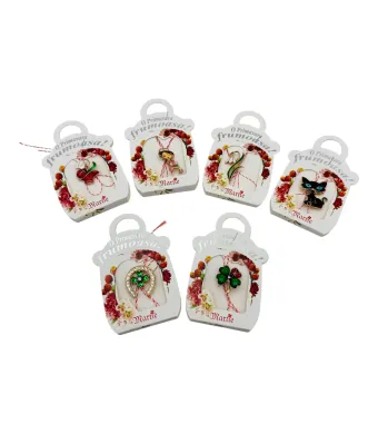 Brosa Martisor in cutiuta cu floricele, modele combinate, 10×6cm,  Engros