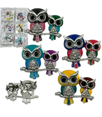Broșe colorate de lux en-gros, în formă de bufniță, 46x42 mm – set de 12 bucăți